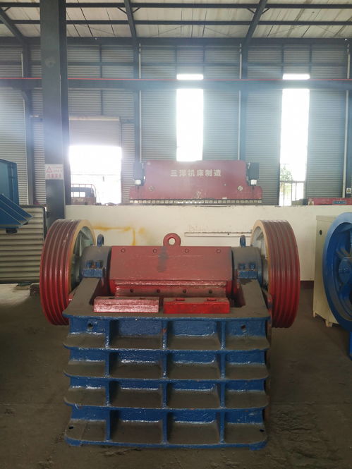 新川顎式破碎機 30年專業(yè)制造，鑄就礦山設備信賴品牌